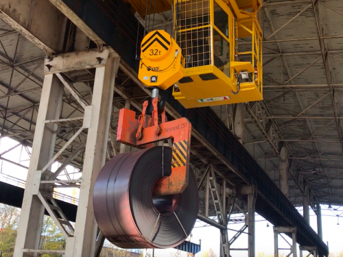 Hook block with rotation<br />The hook block is equipped with a quick release system. In the event of a rotation failure, the hook can be released within a few seconds. After that it is possible to use hook block with a freely rotating hook.