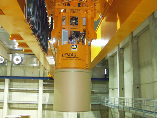 Vákuový manipulátor pre transport papierových rolí