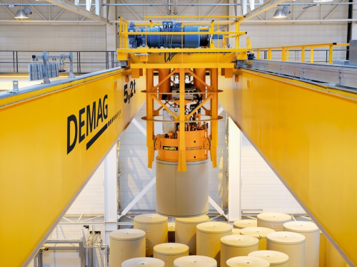 vákuový manipulátor pre manipuláciu s papierovými rolami