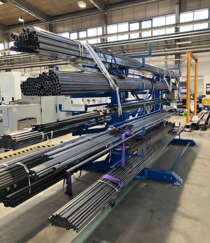 Conncept Machinery - výsuvný konzolový regál<br />Výsuvné regály pro uskladnění trubek, tyčí a profilů a jejich svazků