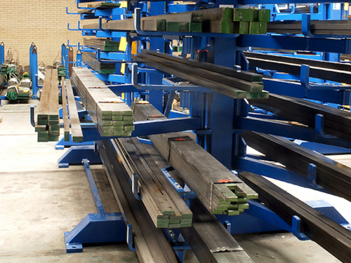 Conncept Machinery - výsuvný konzolový regál<br />Výsuvné regály pro uskladnění trubek, tyčí a profilů a jejich svazků
