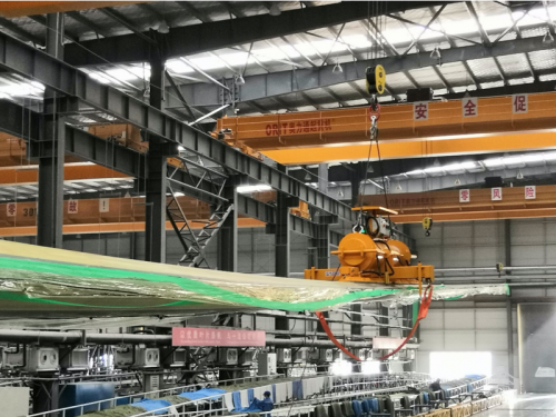 Vakuový manipulátor na listy rotorů větrných elektráren