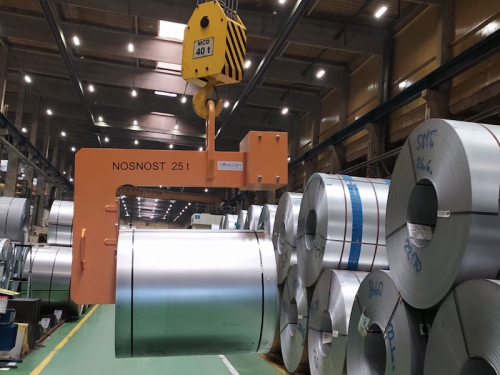 C-hák s protizávažím - Conncept Machinery s.r.o.<br />C-hák pro manipulaci se svitky plechů