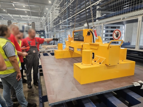 Magnetic traverse for sheet metal handling<br />Magnetic traverse with electropermanent load magnets for sheet metal transport - standard version