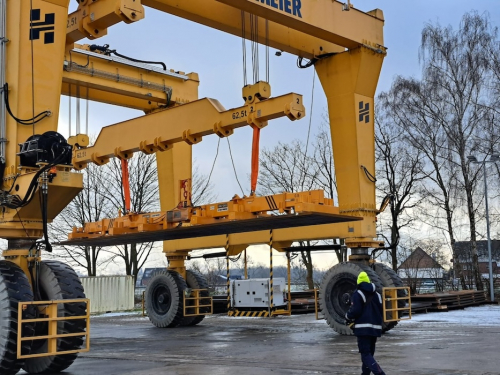 Magnetická traverza pro přepravu plechů<br />Magnetická traverza s elektropermanentními břemenovými magnety pro zvedání plechů