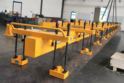 Magnetic traverza pro práci s plechy<br />Magnetická traverza s elektropermanentními břemenovými magnety pro zvedání plechů