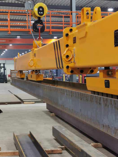 Magnetická traverza na přemisťování profilů<br />Magnetická traverza určená pro zvedání profilů a jeklů
