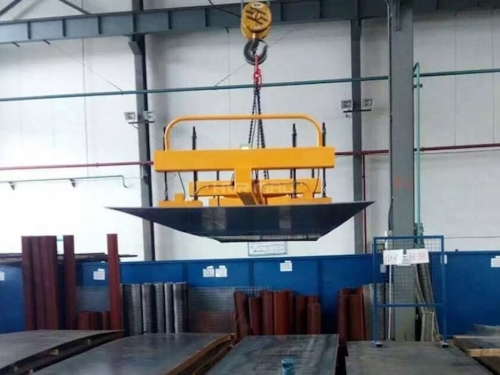 Magnetic traverse for sheet metal lifting<br />Magnetic traverse with electropermanent belt magnets for sheet metal handling