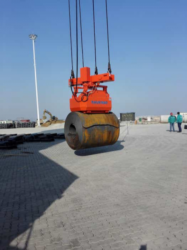 Magnetická traverza pro manipulaci se svitky<br />Magnetická traverza určená pro transport ocelových svitků