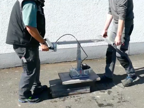Vákuový manipulátor pre ručnú manipuláciu<br>Kladenie dlažby pomocou vákuového manipulátora