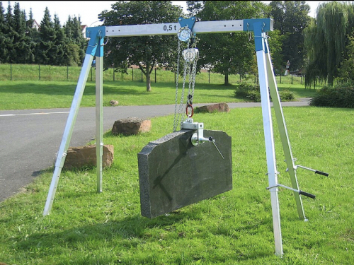 Dielenský portálový žeriav | Conncept.cz<br>Dielenský portálový žeriav - manipulácia s blokom