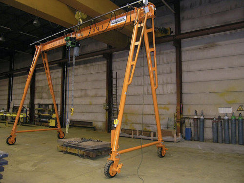 Mobilný dielenský portálový žeriav | Conncept.cz<br>Mobilný dielenský portálový žeriav s pevnou výškou a elektrickým kladkostrojom