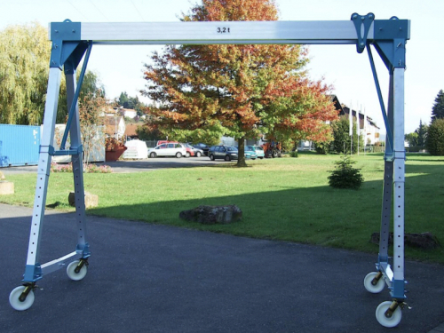 Mobilný dielenský portálový žeriav | Conncept.cz<br>Mobilný dielenský portálový žeriav - zákazková výroba / dvojnosníkové prevedenie / nosnosť 3,2 t / dĺžka nosníka 4 m / výška 2,4-3,2 m