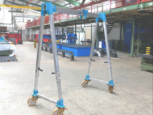 Mobilný dielenský portálový žeriav | Conncept.cz<br>Mobilný dielenský portálový žeriav | Conncept.cz