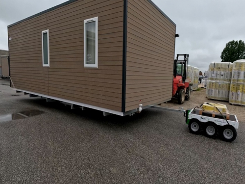 Elektrický tahač Robik Crawler 6x6<br />Manipulace s obytným kontejnerem / Převážení obytného kontejneru