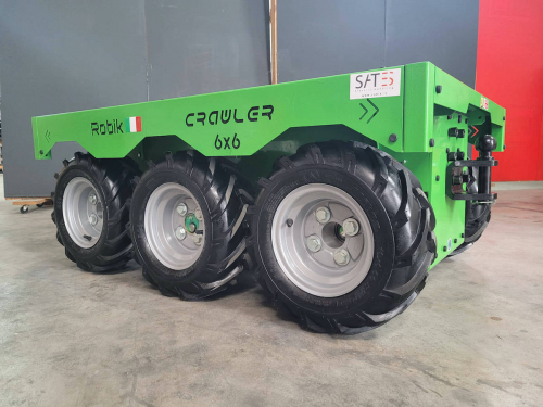 Elektrický tahač Robik Crawler 6x6<br />Elektrický tahač s pevným závěsným zařízením (koulí)