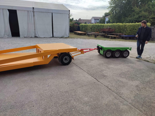 Elektrický tahač Robik Crawler 6x6<br />Manipulace s nákladním přívěsem / Převážení nákladního přívěsu