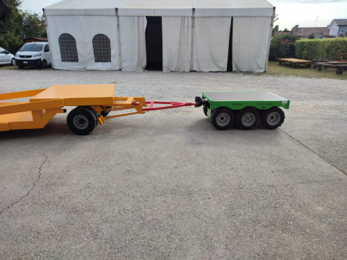 Elektrický tahač Robik Crawler 6x6<br />Manipulace s nákladním přívěsem / Převážení nákladního přívěsu