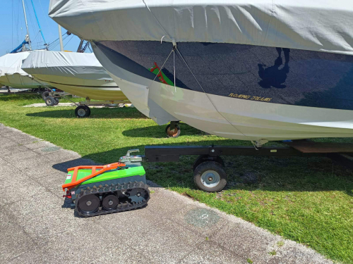 Elektrický tahač ROBIK Lizard S<br />Manipulace s lodí / Převážení lodí na přívěsném vozíku