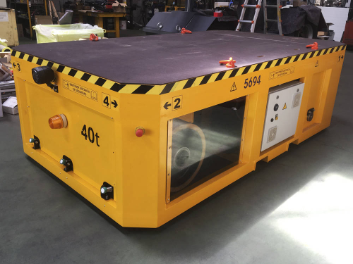 Kolesový manipulačný vozik na prevážanie foriem