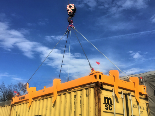 Mechanical container spreader