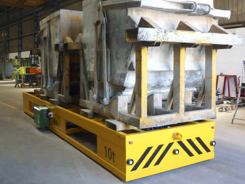 Kolesový manipulačný vozík na distribúciu betónu v továrni na výrobu prefabrikátov