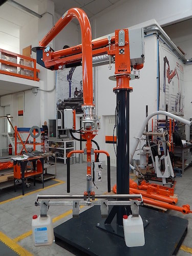 Pneumatický průmyslový manipulátor pro manipulaci s kanystry barely a kbelíky