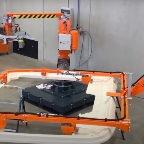 Průmyslový pneumatický manipulátor pro manipulaci s plstovými a laminátovými díly