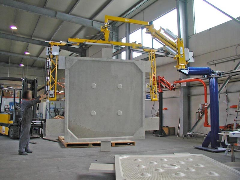 Conncept Machinery - Průmyslové manipulátory pro manipulaci se stavebním materiálem
