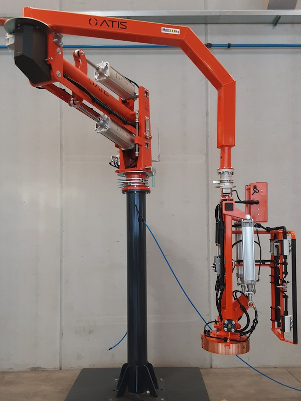 Pneumatický průmyslový manipulátor pro manipulaci se svitky plechů, drátů a hadic<br>Pneumatický průmyslový manipulátor s kleštěmi pro přenášení svitků plechů