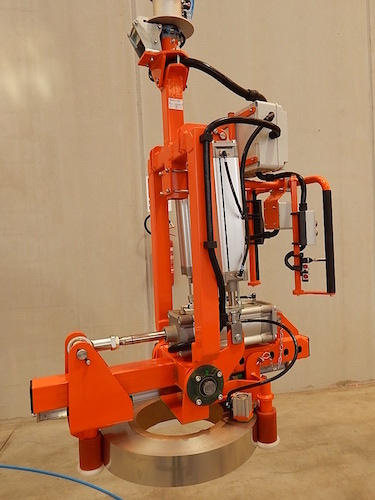 Pneumatický průmyslový manipulátor pro manipulaci se svitky plechů, drátů a hadic<br>Pneumatický průmyslový manipulátor s kleštěmi pro přenášení svitků plechů