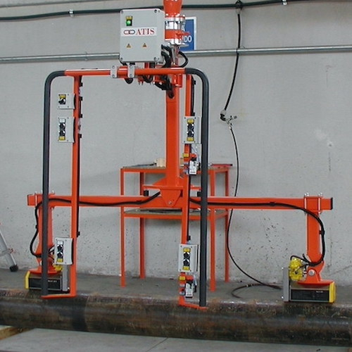 Pneumatický průmyslový manipulátor pro manipulaci s trubkami, tyčemi a válci<br>Pneumatický průmyslový manipulátor s magnetem pro manipulaci s trubkami a tyčemi