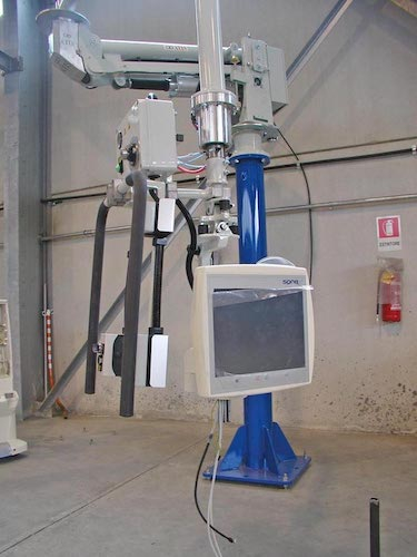 Pneumatický průmyslový manipulátor pro manipulaci s výrobky a zařízením<br />Průmyslový pneumatický manipulátor pro montáž zdravotnických zařízení