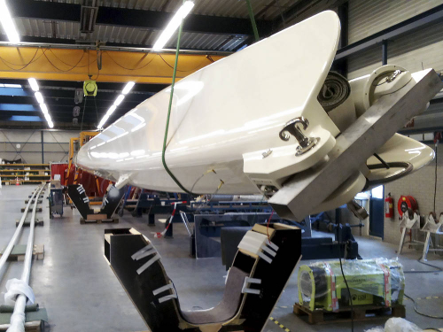 Elektromotorické kladky pro otáčení břemen<br />Otáčení listu rotoru pomocí dvou poháněných kladek pro otáčení břemen