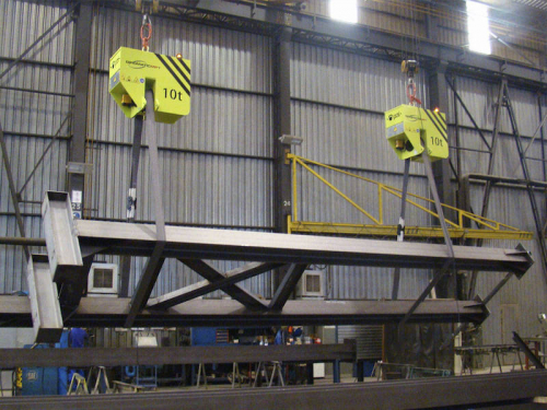 Elektromotorické kladky pre otáčanie bremien<br>Zdvíhanie a otáčanie zvárané konštrukcie