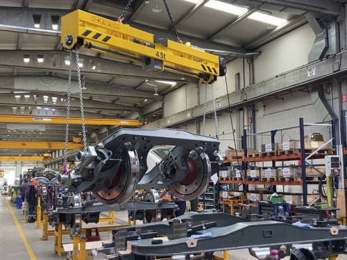Turnover lifting beam with fixed pulley distance -<br />Turning lifting beam for rotating loads equipped with chain slings