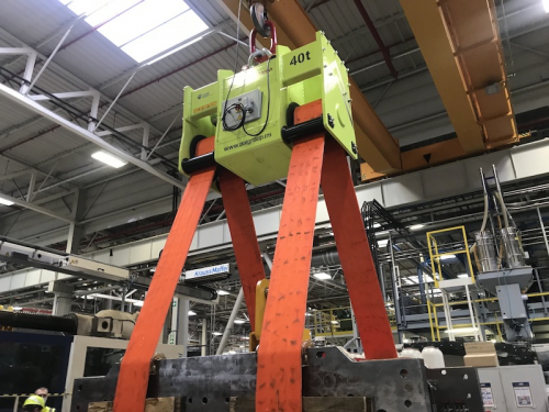 Turnover lifting beam with fixed pulley distance -<br />Rotating lifting beam equipped with textile ties