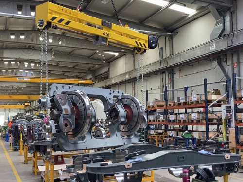 Turnover lifting beam with fixed pulley distance -<br />Manipulation beam when turning the railway wheelset