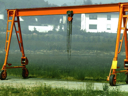 Mobilní dílenský portálový jeřáb J7